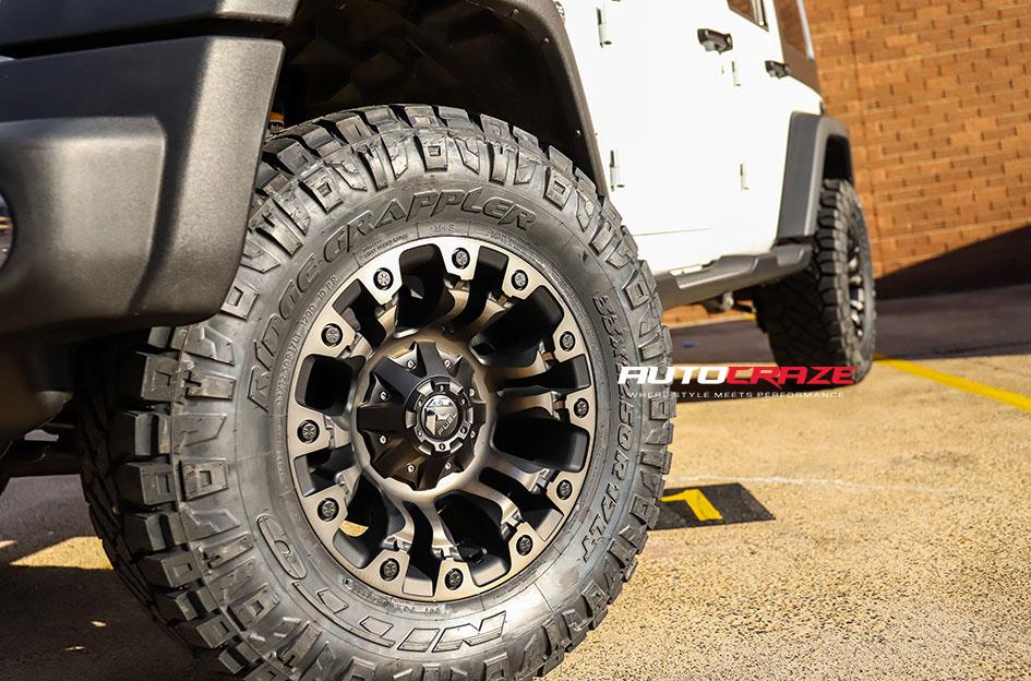 JEEP-WRANGLER-VAPOR-BLACK-MACHINED-WITH-DARK-TINT